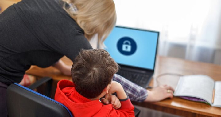 ACER. Ciberbullying. ¿Qué ve y compra mi hijo a través de su laptop?