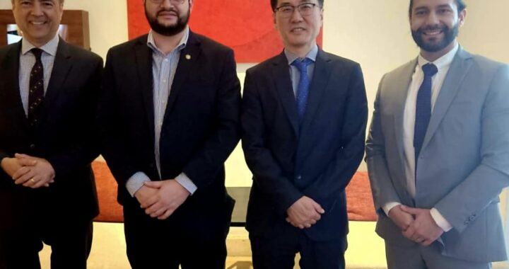 Samsung se reúne con Secretario de Innovación de El Salvador para impulsar programas educativos