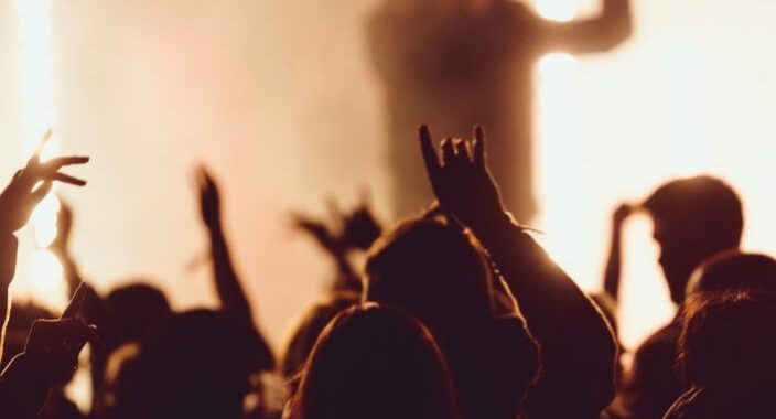 Día Mundial del Rock: Disfruta de una experiencia musical increíble con los televisores Neo QLED y las barras de sonido de Samsung