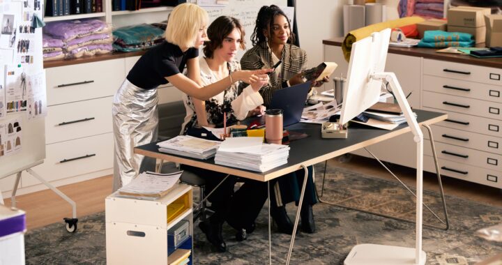 ¡REVOLUCIÓN EN PANTALLA! LG SMART MONITOR SWING LLEGA A EL SALVADOR