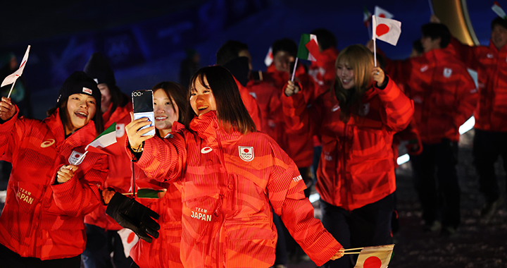 Selfie de la victoria: un momento icónico en el podio (y cultural) comienza su nuevo capítulo en Milano Cortina 2026